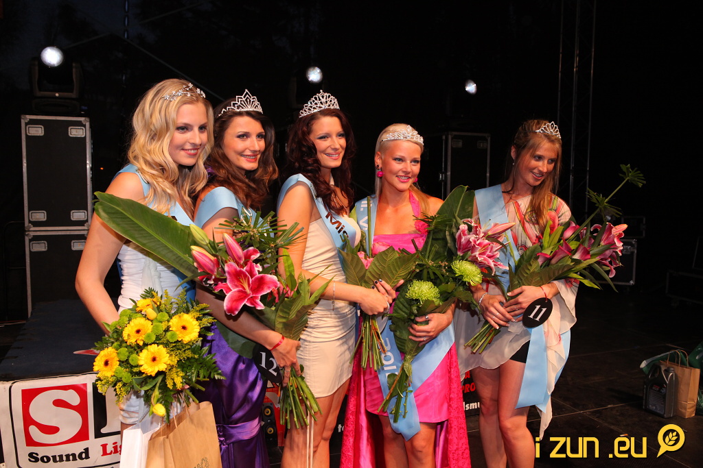 Vítězky zleva - Sandra Kalinová, Radka Šimková, Lenka Stančeková, Dominika Paclíková a Tereza Wurmová
