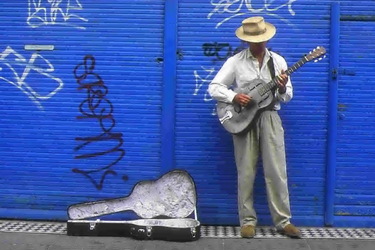 Pražský busking. Brigáda čeká na každém kroku