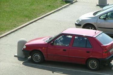 Nešvar posledních dní: Jak správně parkovat v areálu?